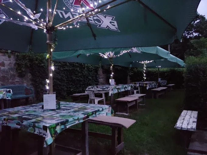 Občerstven&iacute; pod mostem Zbečno